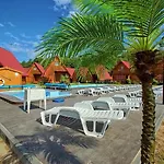 Сasa de vacaciones Two-story Homes With A Summer Pool *